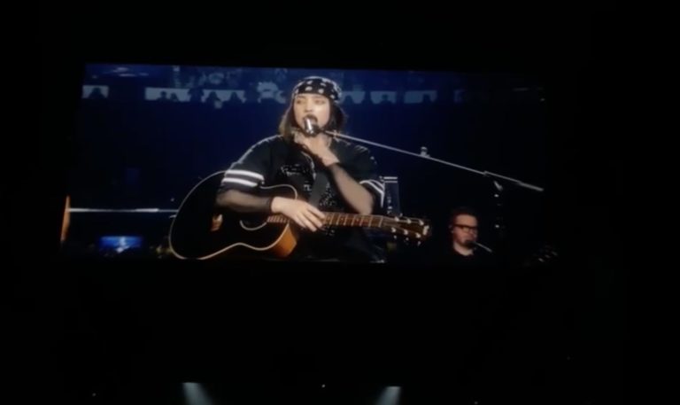 ‘God, My Heart Is Beating Fast’: Billie Eilish Melts Down About Trump on Stage
